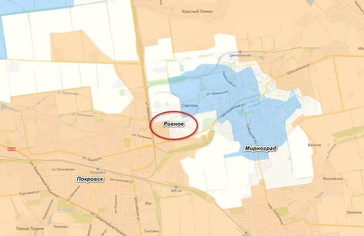 Trang Military Review cho biết, Quân đội Nga (RFAF) tiếp tục siết chặt vòng vây quanh khu đô thị Myrnohrad, trong khi khu vực do Ukraine kiểm soát ở đây đang đang dần thu hẹp. Bộ Quốc phòng Nga thông báo rằng, làng Rivne, nằm giữa Pokrovsk và Myrnohrad, đã được quân Nga kiểm soát hoàn toàn.