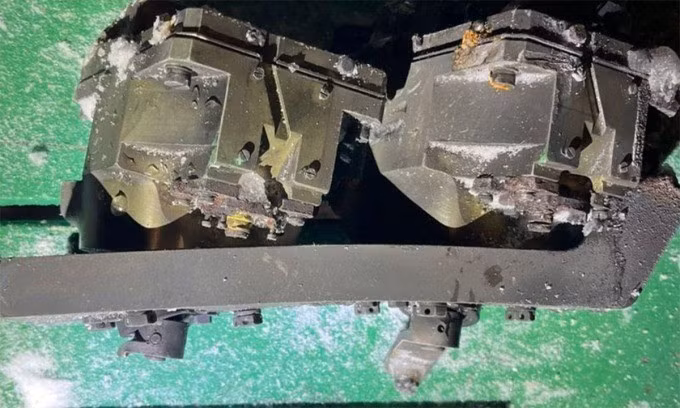 Đầu đạn siêu thanh của nó tạo ra luồng plasma khi lao xuống, và nhờ tốc độ cao, chúng có thể xuyên thủng các công sự ngầm rất kiên cố, khiến chúng thích hợp để tấn công các công trình ngầm, kho chứa khí đốt, hầm trú ẩn hoặc đường hầm.