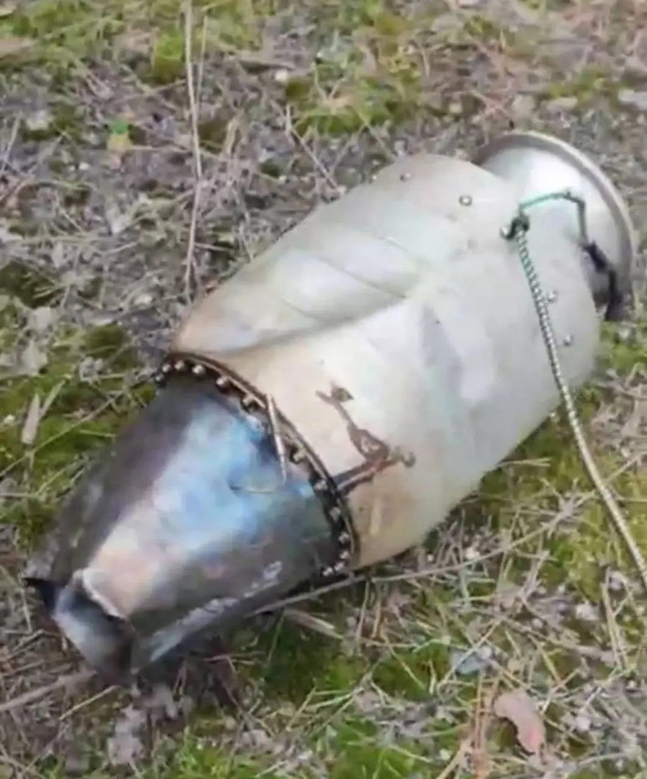 Xét đến việc máy bay chiến đấu Nga, thực hiện cuộc tấn công khó có thể tiếp cận trực tiếp biên giới để thả bom lượn, thì khoảng cách 113 km phải tăng thêm ít nhất 15-20 km. Điều này có nghĩa là việc thả bom được thực hiện từ khoảng cách ít nhất là từ 125-130 km.