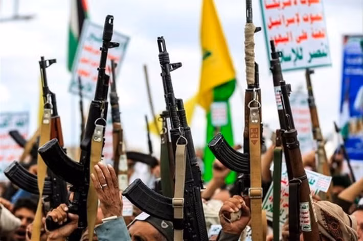 Các yếu tố chính của chiến thuật của Iran có thể được mô tả như sau: kiểm soát eo biển Hormuz như đòn bẩy gây áp lực chính; kích hoạt các lực lượng ủy nhiệm trên khắp Trung Đông (lực lượng Houthi, các nhóm dân quân Shia Iraq, Hezbollah của Lebanon).