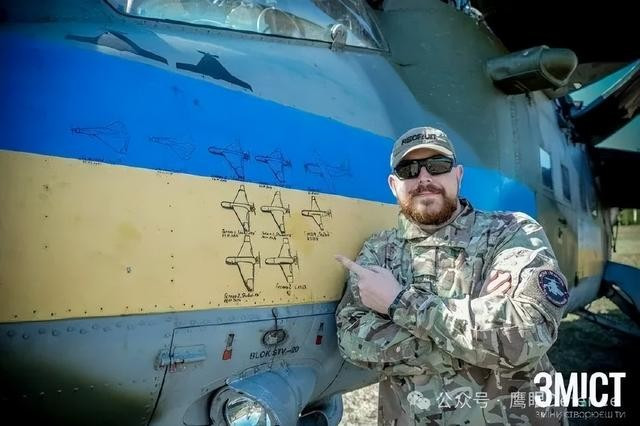 Chiếc trực thăng Mi-25V Hind này, thuộc Lữ đoàn Không quân Độc lập số 18 của Quân đội Ukraine, đã đạt được một số kỷ lục bắn hạ UAV tầm xa của Nga. Trong thời gian qua, trực thăng vũ trang đã đóng vai trò quan trọng trong các hoạt động đánh chặn phòng không của Ukraine.