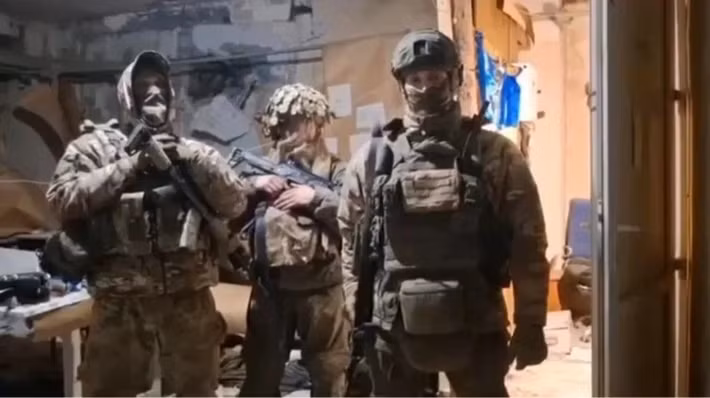 Trước khi trốn khỏi Hulyaipole, các sĩ quan tại sở chỉ huy được cho là đã tẩm xăng ở sẵn khắp nơi. Nhưng trong lúc hoảng loạn, họ đã quên không đốt các tài liệu mật và thiết bị văn phòng. Sau khi rút khỏi Hulyaipole, chỉ huy Lữ đoàn 106 AFU, phải mất ba ngày để tìm đường quay lại đơn vị cũ.