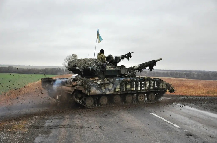Trước mối đe dọa quân Ukraine sẽ bị bao vây hoàn toàn ở Kupyansk, một số đơn vị AFU đã quyết định đột phá, để tăng cường xe tăng cho quân Ukraine đang ở trong vòng vây. Tuy nhiên hành động này đã bị quân Nga kịp thời phát hiện và họ đã thực hiện một loạt các biện pháp để dụ xe tăng của đối phương vào khu vực tiêu diệt.