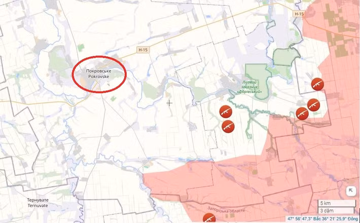Trong khi đó, RFAF tiếp tục tiến vào khu vực Dnipropetrovsk, dần dần tiến đến Pokrovskoe. Việc RFAF tiếp cận đường cao tốc giữa Pokrovskoe và Huliaipole sẽ đe dọa cả hai khu vực phòng thủ chính của AFU tại đây. Nhận thức được điều này, Bộ Tổng tham mưu AFU đang tập trung lực lượng tại đây, cố gắng ngăn chặn quân Nga đột phá sâu vào khu vực Dnipropetrovsk.