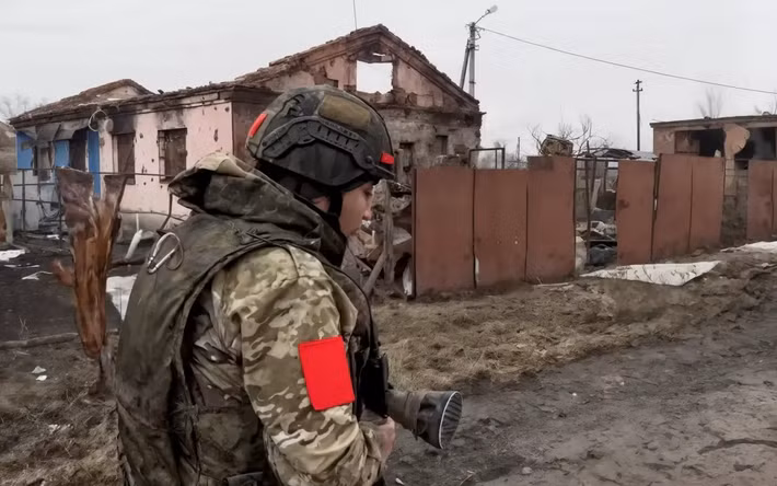 Hiện cuộc tấn công của RFAF vào Myrnohrad đang diễn ra, và bất chấp sự kháng cự của quân Ukraine, chiến dịch của quân Nga khá thành công. Hiện nay, gần như toàn bộ khu vực phía nam của thành phố, đã nằm dưới sự kiểm soát của RFAF.