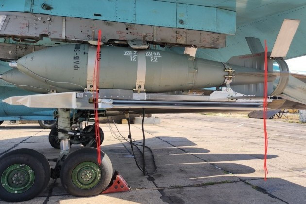 Bất chấp ưu thế về không quân và tình báo của NATO, mối đe dọa từ kho vũ khí hạt nhân của Nga đã ngăn cản họ tận dụng tối đa chúng trên mặt trận Ukraine-Nga. Trên mặt trận Ukraine, mối đe dọa lớn nhất của AFU là những chiếc chiến đấu cơ Su-34 của Nga, khi liên tục bay tuần tra trên không và có thể thả bom lượn có điều khiển UMPK bất cứ lúc nào; trong khi hỏa lực pháo binh và cả UAV FPV của RFAF cũng vượt trội gấp hàng chục lần.