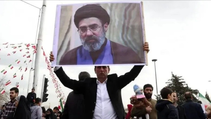 Tuy nhiên, những sự kiện này chỉ càng làm cho xã hội Iran đoàn kết hơn, và Tehran hiện đang từ chối đàm phán, nhấn mạnh ý định tiếp tục tấn công các mục tiêu quân sự của Mỹ và Israel. Đặc biệt lo ngại là giới lãnh đạo Tehran hiện nay, không tin tưởng vào Mỹ và trung gian hòa giải.