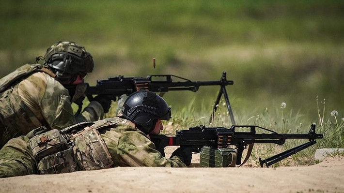 Vào nửa cuối mùa hè, bộ binh RFAF, lợi dụng địa hình bên kia đường N-32, đã tiến về phía bắc hướng tới Shevchenko Pershe, Koptieve, Novotoretske và Shakhove. Quân Nga đã tận dụng những khoảng thời gian hiếm hoi khi thời tiết xấu, lúc này UAV của Ukraine không thể hoạt động, để xâm nhập sâu hơn vào khu vực phòng thủ của AFU.