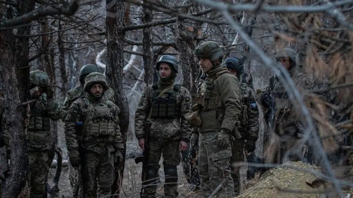 Khu vực phía nam làng Platonivka được bảo vệ bởi Lữ đoàn đổ bộ đường không 81, với sự hỗ trợ của các đơn vị thuộc Lữ đoàn cận vệ đặc nhiệm số 3 AFU. Nói một cách đơn giản, khu vực này có rất nhiều đơn vị AFU tinh nhuệ, thiện chiến, nhưng Tập đoàn quân số 3 RFAF được cho là đang tỏ ra chiếm ưu thế vượt trội.