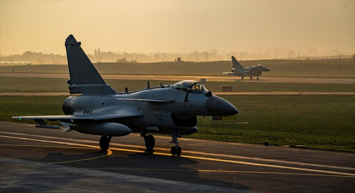 Trên thực tế, chưa cần nói đến con số hơn 9 tỷ USD dồn vào một gói mua sắm chiến đấu cơ nó “vô lý” đến mức nào. Theo báo cáo của Công ty phân tích dữ liệu quốc phòng GlobalData, với ngân sách quốc phòng năm 2023 của Indonesia là 8,8 tỷ USD; vì vậy, Jakarta không thể nào dùng toàn bộ ngân sách để mua một loại máy bay chiến đấu.