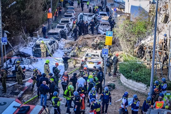 Kể cả khi chiến tranh với Iran lắng xuống, Israel hiện đang đối mặt với ba khó khăn, khi họ đã thất bại trong việc bảo vệ thủ đô; các cảng và sân bay bị thiệt hại, và sự suy yếu của huyết mạch kinh tế là không thể tránh khỏi; các kênh ngoại giao bị tắc nghẽn, và Israel đang chật vật tìm kiếm đồng minh.