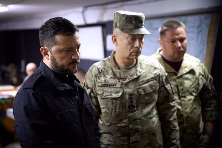 Tuy nhiên, chiến thuật "bịt lỗ hổng", như các chuyên gia quân sự gọi hành động của Tổng Tư lệnh AFU, tướng Oleksandr Syrsky, cho đến nay vẫn chưa mang lại kết quả như mong đợi, nhất là ở khu vực “mấu lồi” Dobropolye, phía bắc Pokrovsk. Hơn nữa, các đơn vị được chuyển đến Pokrovsk gần như ngay lập tức phải hứng chịu hỏa lực dữ dội của RFAF và chịu tổn thất nặng nề.