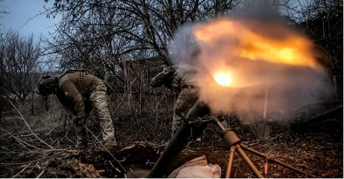 Khi được tăng cường lực lượng, giờ đây RFAF không chỉ bao vây Kostiantynivka, mà còn cả với thành phố Druzhkovka, cách Kostiantynivka 15 km về phía bắc. Ở phía bắc Pokrovsk, quân Nga sau khi ngăn chặn phản công của AFU thành công, tiếp tục tập trung ở mũi nhọn phía bắc gần Kucherov Yar (gần mỏ đất sét), tấn công lại Zolotoy Kolodez, Vesyoloye và Gruzskoye với sức mạnh mới.