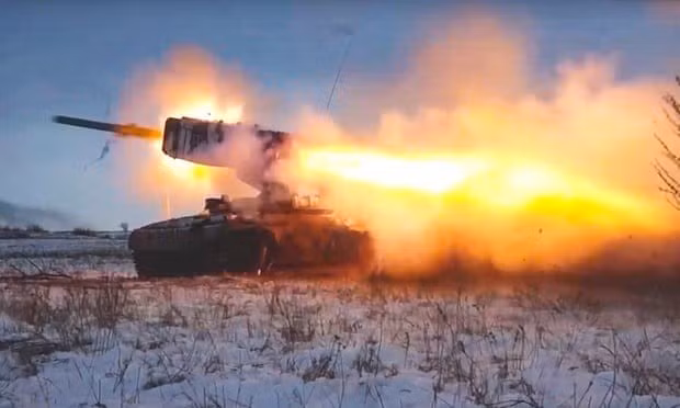 Giao tranh ở Stepnogorsk diễn ra ác liệt hơn dự kiến, với các tòa nhà cao tầng do lực lượng Ukraine chiếm giữ, đã trở thành vật cản lớn cho bước tiến của quân Nga. Những tòa nhà này không chỉ cản trở bước tiến của quân Nga trong thị trấn mà còn gây khó khăn cho bước tiến về phía bắc tới Veselyanka.