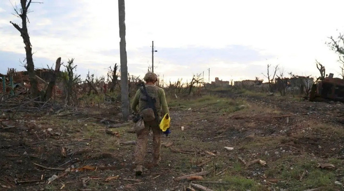 Một quyết định quan trọng được Tổng thống Zelensky đã được đưa ra, nhằm giữ vững khu vực Pokrovsk-Myrnohrad càng lâu càng tốt. Tất cả lực lượng dự bị sẵn có sẽ được triển khai cho mục đích này. Việc giữ vững Pokrovsk rất quan trọng về mặt quân sự, vì chúng là tiền đồn bảo vệ một vùng lãnh thổ gần như bằng phẳng nằm sâu trong vùng Dnipropetrovsk.