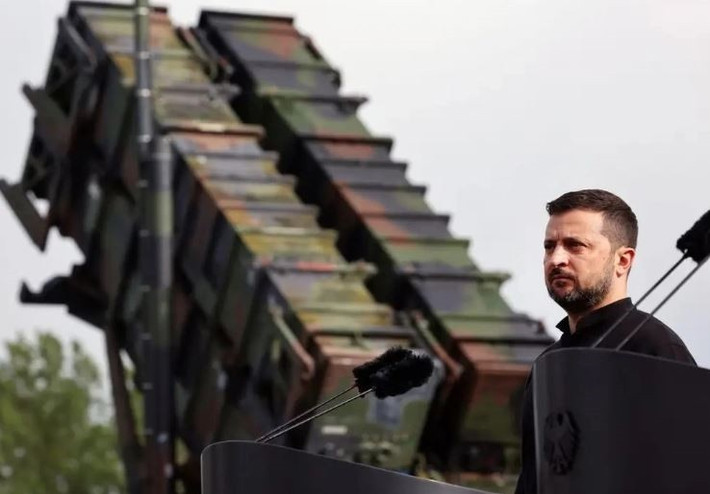 "Xét đến việc hệ thống tên lửa Patriot được 18 nước sử dụng, rõ ràng là mọi quốc gia đều cần tên lửa cho chúng. Do đó, Ukraine đang thiếu hụt đạn tên lửa vì mức tiêu thụ rất cao. Thực tế đã có báo cáo rằng, kho dự trữ tên lửa Patriot của Mỹ đã giảm xuống còn 25% so với nhu cầu”, Knutov cho biết.