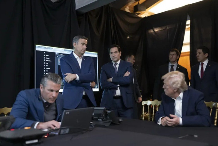 Trước hết, mọi thứ đều được lên kế hoạch tỉ mỉ ở Washington. Danh sách các mục tiêu chủ yếu, hướng tiến công chủ yếu, hướng nghi binh… được xác định chính xác. Một lực lượng hùng hậu gồm quân số, vũ khí và khí tài đã được huy động và tập trung trước, dọc theo toàn bộ chu vi biên giới Venezuela, để thực hiện một cuộc tấn công bất ngờ.