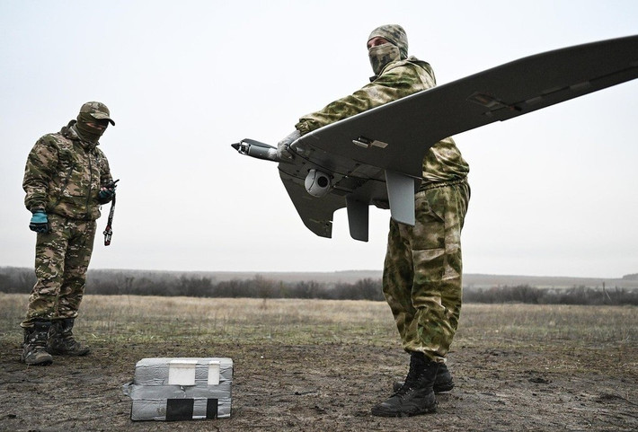 “Đối phương đang tập trung phong tỏa các tuyến đường hậu cần và các khu vực xa đường giới tuyến của chúng ta, cũng như bất cứ thứ gì di chuyển trên mặt đất (người, xe cơ giới); trong khi chúng ta, phần lớn chỉ tập trung phá hủy các thiết bị của đối phương tham gia vào các hoạt động tấn công”.