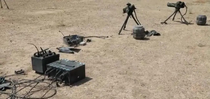 Với sự khởi đầu của Chiến dịch Am Kelavi, tất cả các "sự chuẩn bị" nói trên của Mossad đã được kích hoạt đồng thời theo lệnh từ Tel Aviv. Các thiết bị không người lái, đã tiến hành các cuộc tấn công bất ngờ và hiệu quả cao vào các mục tiêu đã định.