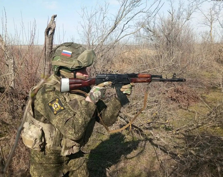 Chiến thuật tiến công của RFAF vào thành phố Kostiantynivka thực sự gây khó khăn cho AFU, khi RFAF liên tục thực hiện các đòn tấn công bằng các phân đội nhỏ. Khi phát hiện khu vực phòng ngự mỏng yếu, lập tức sử dụng lực lượng áp đảo để tiến công.