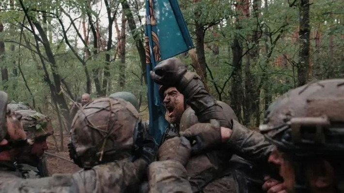 Quan trọng hơn, cây cầu đã trở thành một nút thắt then chốt cho sự hỗ trợ lẫn nhau giữa hai bên bờ sông của AFU, khi bất kỳ cuộc phản công nào của Nga cũng sẽ đòi hỏi các cuộc phản công đồng thời từ cả hai bên bờ sông, làm tăng đáng kể độ khó chiến thuật.