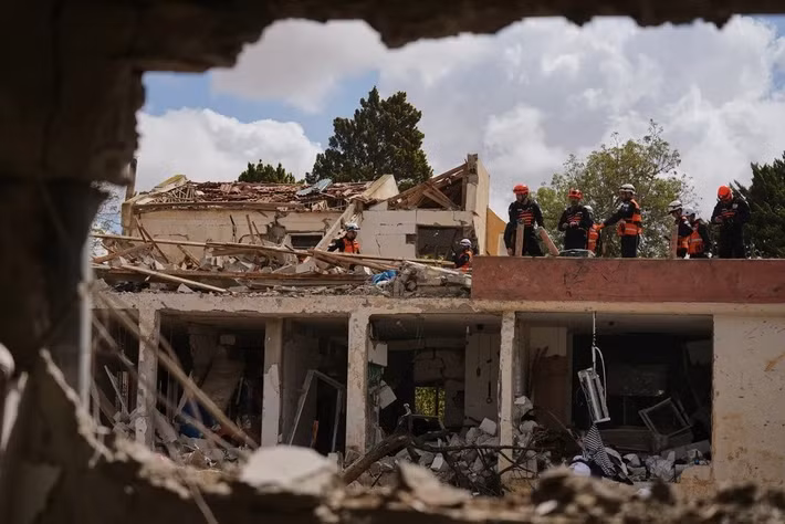 Mặc dù các cơ sở hạt nhân không bị hư hại, nhưng chuông cảnh báo đã vang lên, và sự mơ hồ về mặt chiến lược liên quan đến an ninh giờ đây đã trở thành một điểm yếu nghiêm trọng, khi Iran đã không còn coi các mục tiêu của Israel là “không thể tấn công”, mà là sẵn sàng tấn công khi có thời cơ.