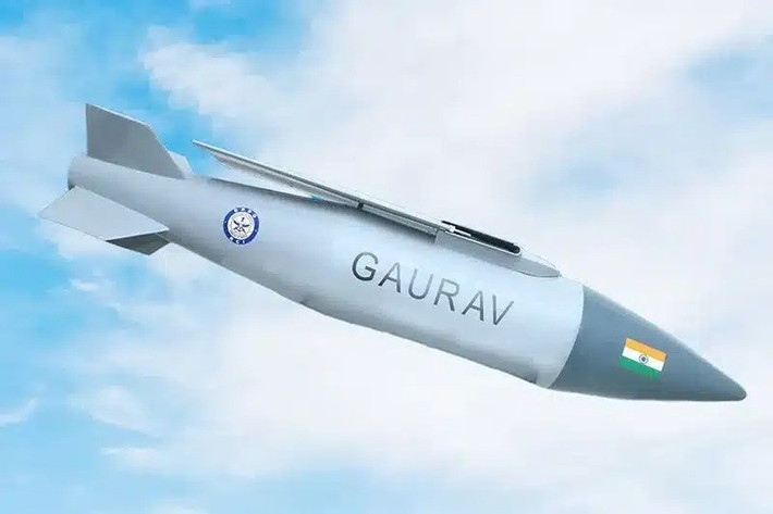 Bom lượn tầm xa Gaurav (LRGB) của DRDO, được thiết kế và phát triển trong nước, bởi Trung tâm Nghiên cứu Imarat (RCI) và Hyderabad. Đây là một bộ dụng cụ dẫn đường và bay lượn cho bom tốc độ cao, lực cản thấp (HSLD) 1.000 kg.