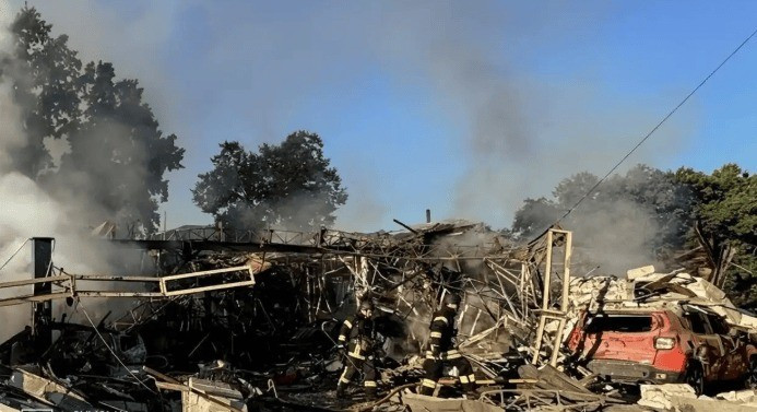 Một xe chiến đấu bộ binh CV90 tiên tiến và hai xe bọc thép của lực lượng phản công AFU, những vũ khí có giá trị nhất của họ đã bị đạn pháo của RFAF biến thành sắt vụn. 15 xe ô tô và một khẩu pháo cũng bị phá hủy, tuyến đường cứu hộ bị chặn hoàn toàn. Mọi nỗ lực tiếp viện vào khu vực bị bao vây đều thất bại, khiến quân Ukraine bị bao vây, cô lập và bất lực.