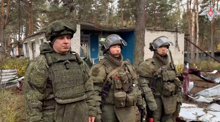 Về quân đội Triều Tiên, tướng Budanov giải thích rằng binh lính Quân đội Triều Tiên không tham gia chiến đấu trên lãnh thổ Ukraine trong chiến dịch quân sự đặc biệt của Nga. Tuy nhiên, Nga đang sử dụng một số lượng lớn vũ khí của Triều Tiên.