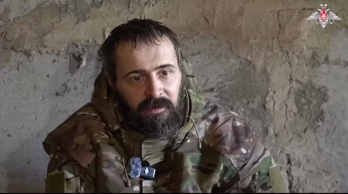 Nga đã chớp lấy cơ hội này để khuếch đại chiến dịch tuyên truyền. Bộ Quốc phòng Nga không chỉ công bố đoạn phim ghi lại cảnh binh lính Ukraine ở Pokrovsk ra đầu hàng, mà còn tuyên bố một số quân nhân bị bắt là "chiến binh nước ngoài", bao gồm lính đánh thuê từ Ba Lan, Anh và Canada.