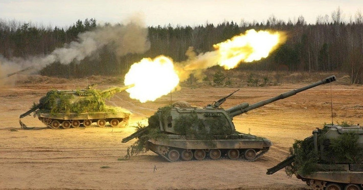 RFAF cũng đã trải qua những thay đổi đáng kể trong vận dụng chiến thuật. Trong trận Bakhmut trước đây, RFAF từng bắn tới 80.000 quả đạn pháo mỗi ngày. Mặc dù việc bắn phá bằng pháo binh quy mô lớn như vậy cực kỳ hiệu quả, nhưng nó cũng gây áp lực rất lớn lên hệ thống hậu cần của RFAF.