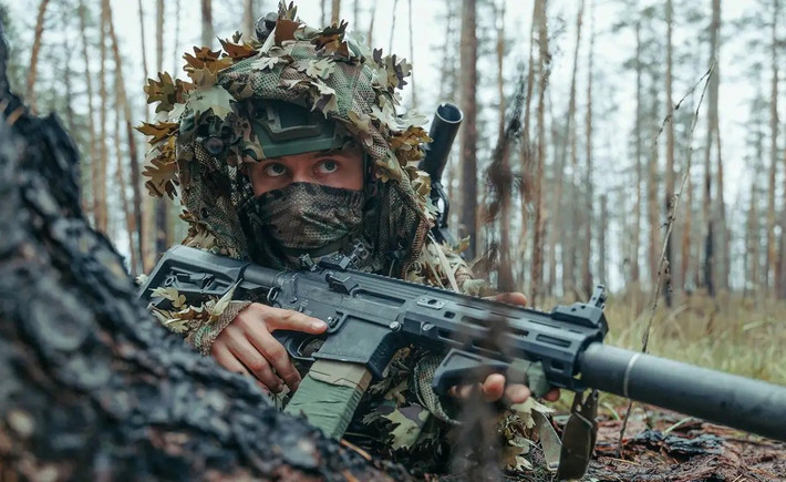 Do sự rút lui khi chưa được phép và hỗn loạn, một số vụ nổ súng đã được ghi nhận. Sau khi đánh giá tình hình, các nhóm yểm trợ đã được triển khai để hỗ trợ. Đáng tiếc là hôm qua, quân Nga đã bắt giữ năm chiến binh thuộc nhóm này ở phía tây Zelenyi Gai, nguồn tin Deep State thừa nhận.