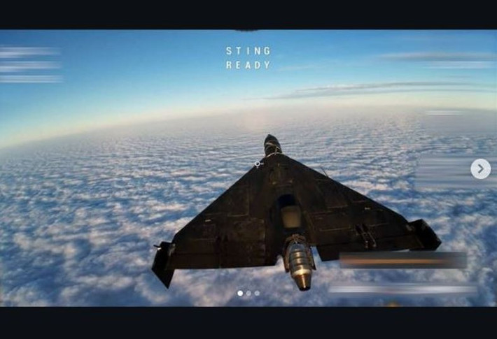 “Đối phương không hề ngây thơ như chúng ta nghĩ hồi đầu chiến tranh, đó là một mối đe dọa rất nghiêm trọng. Họ có những bộ óc siêu việt đang chế tạo những cỗ máy chiến tranh. Giờ đây, họ đã mở rộng đáng kể việc sử dụng UAV trang bị động cơ phản lực”. Ông Cherevashenko làm rõ điều này.