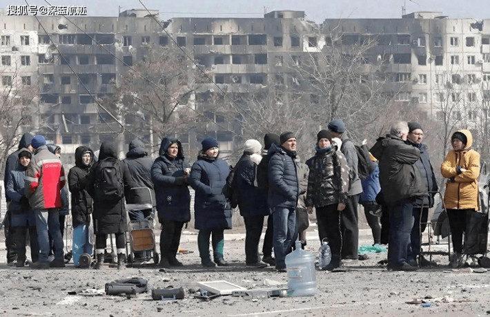 Người dân thường là những người chịu thiệt thòi nhất. Gần 60% các căn hộ ở Kiev hệ thống sưởi ấm bị tê liệt. Các tòa nhà cũ thời Liên Xô vốn đã cách nhiệt kém, và sau khi hệ thống sưởi bị cắt, nhiệt độ trong nhà không khác gì nhiệt độ ngoài trời. Người dân co ro trên giường, quấn ba bốn lớp chăn. Sáng hôm sau, nước trong cốc của họ đóng băng, thậm chí họ còn phải dùng nước tuyết tan để rửa mặt.