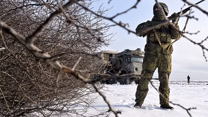 Điều đáng chú ý là các báo cáo về tình hình xấu đi của quân Ukraine phòng thủ ở Kostiantynivka, đã được đưa ra trong vài ngày qua. Theo thông tin hiện có, các đơn vị rải rác của AFU hiện đang giữ vùng ngoại ô thành phố ở phía tây, định kỳ tiến vào khu vực trung tâm. Mục đích của những động thái này là, ít nhất là trong thời gian ngắn, làm chậm bước tiến của quân Nga.