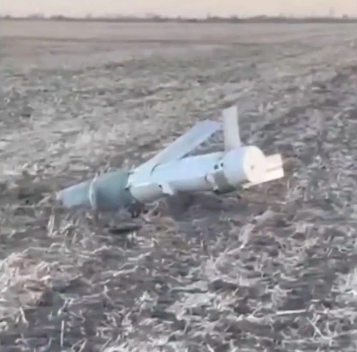 Các kênh mạng xã hội Ukraine đưa tin cho biết, lần đầu tiên kể từ tháng 2/2022, lực lượng không quân chiến thuật Nga đã thả bom lượn có điều khiển, có tầm bay đến tận thành phố Poltava, tỉnh Poltava, thuộc miền Trung Ukraine. Các thông tin của Ukraine, cho biết hai quả bom hàng không đã đánh trúng các mục tiêu ở Poltava.