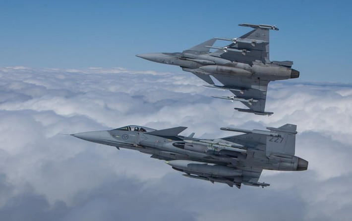 Với lợi thế về tốc độ, máy bay chiến đấu MiG-31 đến và tìm kiếm mục tiêu trước đối thủ. Sau khi phát hiện vị trí chính xác của các máy bay chiến đấu F-35, Typhoon và JAS-39CD của NATO, chúng có thể nhanh chóng tiếp cận mục tiêu, thực hiện chiến thuật không chiến hiện đại “phát hiện trước, phóng tên lửa nhanh và thoát ly sớm”.