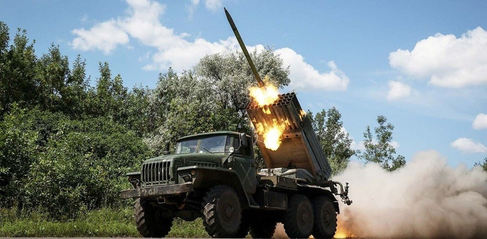 Thông tin cho biết, AFU đã chịu tổn thất nặng nề trong đợt giao tranh này, với khoảng 1.000 binh sĩ thiệt mạng hoặc bị thương. Để giải quyết cuộc khủng hoảng, Bộ Tổng tham mưu AFU đã khẩn trương điều một số đơn vị biệt kích tinh nhuệ và lực lượng dự bị cơ động, thậm chí còn cả quân phòng thủ địa phương để tăng cường phòng thủ cho Kupyansk.