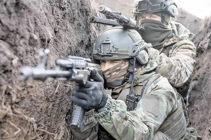 Các cuộc tấn công đồng thời của RFAF ở tiền tuyến và hậu phương đã khiến tiềm lực chiến đấu tổng thể của Ukraine tiếp tục suy giảm, hiệu quả chiến đấu của RFAF ở tiền tuyến giảm sút, việc tiếp tế trở nên khó khăn và quyền chủ động chiến lược khi bước sang mùa đông năm nay, đã hoàn toàn nằm trong tay Moskva. (nguồn ảnh Military Review, Sina, Ukrinform).