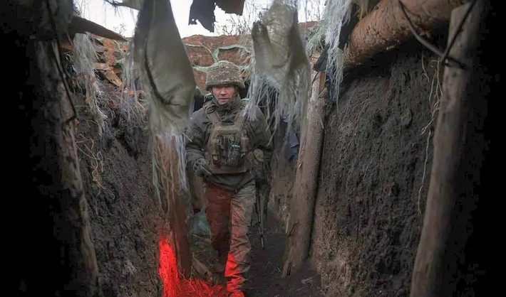 Trung đoàn 33 là một trong những đơn vị nòng cốt của lực lượng cơ động tinh nhuệ AFU. Trung đoàn đã tham gia các trận chiến Kursk và Pokrovsk, và sau đó được điều động đến hướng Kamyanske (phía nam thành phố Zaporozhye) để tăng viện.