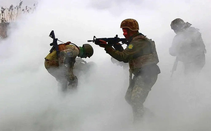 Theo thông tin mới nhất, các đơn vị xung kích của Lữ đoàn 5 thuộc Cụm quân Trung tâm của Quân đội Nga (RFAF), tiếp tục chiến dịch truy quét các khu vực phía đông và trung tâm thành phố Pokrovsk, thuộc các tiểu khu Vostochny và Zapadny.