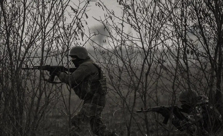 Trong khi đó, tướng Syrskyi đã thừa nhận những vấn đề khó khăn đối với quân phòng thủ Ukraine tại khu vực Zaporizhzhia, thông báo về sự gia tăng hoạt động của quân Nga gần sông Yanchur. Theo tướng Syrskyi, lý do quân Nga tấn công được là do “nguyên nhân thời tiết”.