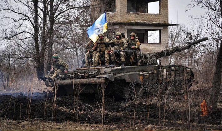 Tướng Lapin, cựu chỉ huy Cụm quân phía Bắc của Nga, người đã bị cách chức, đã chiến đấu trong nhiều tháng tại biên giới tỉnh Sumy mà hầu như không đạt được tiến triển nào. Ông đã chiến đấu hơn một năm tại biên giới Kharkov mà thậm chí không tiến được quá 5 km.