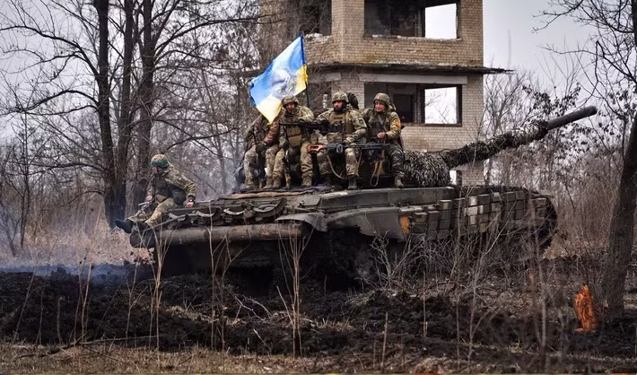 Tướng Lapin, cựu chỉ huy Cụm quân phía Bắc của Nga, người đã bị cách chức, đã chiến đấu trong nhiều tháng tại biên giới tỉnh Sumy mà hầu như không đạt được tiến triển nào. Ông đã chiến đấu hơn một năm tại biên giới Kharkov mà thậm chí không tiến được quá 5 km.