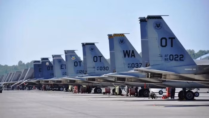 Đối mặt với yêu cầu tác chiến cao độ ở tiền tuyến, ngay cả khi biết rằng tên lửa đạn đạo của Iran có thể tấn công trở lại bất cứ lúc nào, lãnh đạo quân đội Mỹ vẫn quyết định tiếp tục triển khai lực lượng như trước.