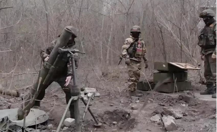 Như vậy, sườn phía bắc và đông bắc của hệ thống phòng thủ Quân đội Ukraine (AFU) gần ga đường sắt trung tâm thành phố, Konstantinovka, đã bị phá vỡ. Kết quả là, nhờ các hành động thành công của RFAF, các đơn vị AFU trong các khu phố từ đường Nezalezhnosti (Độc lập) đến đường Kosciuszko và Minskaya đã bị kẹp trong gọng kìm của quân Nga.