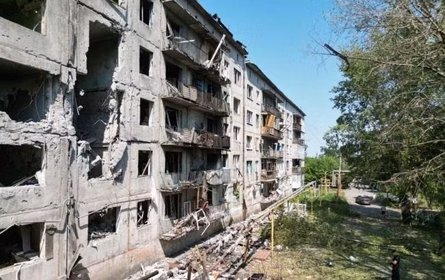 Hơn nữa, các tòa nhà cao tầng này, phần lớn được xây dựng trong thời kỳ Liên Xô, nên rất kiên cố và hỏa lực pháo binh thông thường, khó có thể phá hủy được những ngôi nhà này.