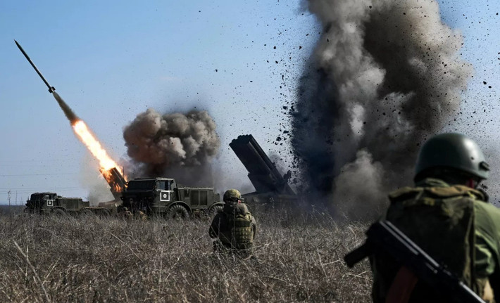 Viện Nghiên cứu Chiến tranh Mỹ là một nguồn thông tin khá đáng ngờ về chiến trường hoạt động quân sự của Ukraine và theo quy định, họ dựa vào các bài đăng trên mạng xã hội (bao gồm cả tài khoản của quân nhân Ukraine), như trường hợp ấn phẩm ngày 1/9/2025 có tựa đề "Đánh giá Chiến dịch Tấn công của Nga", trong đó ghi nhận việc chuyển giao các đơn vị dù và thủy quân lục chiến từ khu vực Sumy đến Donbass.