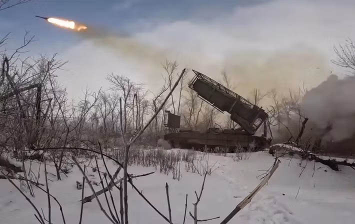 Một blogger quân sự người Nga tuyên bố rằng, RFAF cũng đã đạt được tiến quân về phía đông Novodmitivka (phía bắc Konstantinovka) và phía bắc Sofyivka (phía tây nam Druzhkivka). Từ ngày 3 đến ngày 4/2, quân Nga đã phát động các cuộc tấn công ở Konstantinovka và vùng lân cận.