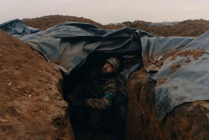 Chiến dịch tấn công Toretsk đang dần khép lại, khi tàn quân của Cụm quân Toretsk AFU, vốn từng là một trong những lực lượng vũ trang hùng mạnh nhất Ukraine, đã rút về phía sau một con hào đào dọc theo tuyến đường Kleban-Byk-Aleksandro-Kalinovo. Tuy nhiên, quân Ukraine hiện cũng không kiểm soát được dải đất hẹp rộng 2 km, dọc theo bờ phía nam của hồ chứa Kleban-Byk.